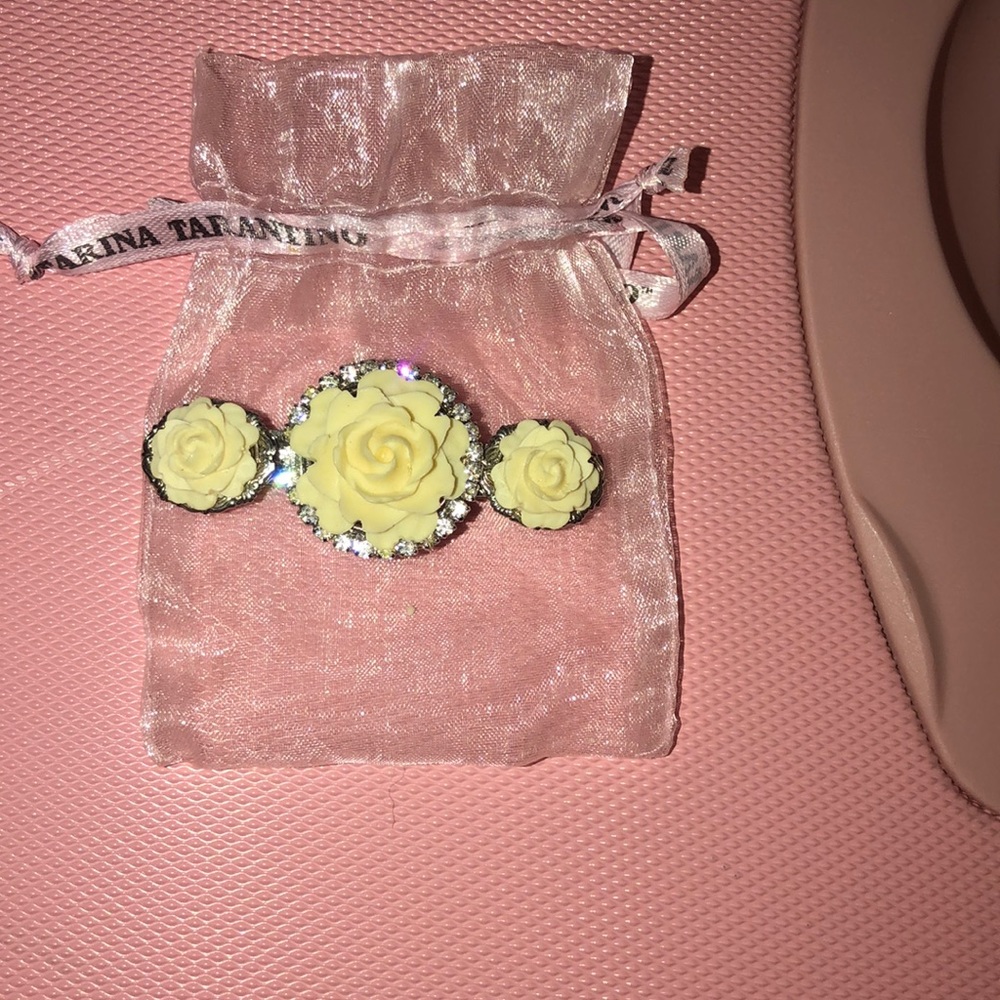 Tarina Tarantino hair clip